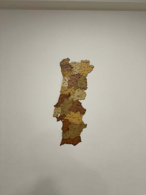 Mapa de Portugal em Madeira 3D