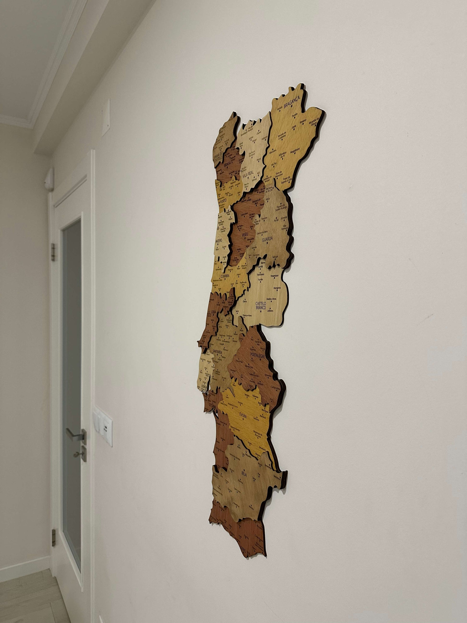 Mapa de Portugal em Madeira 3D